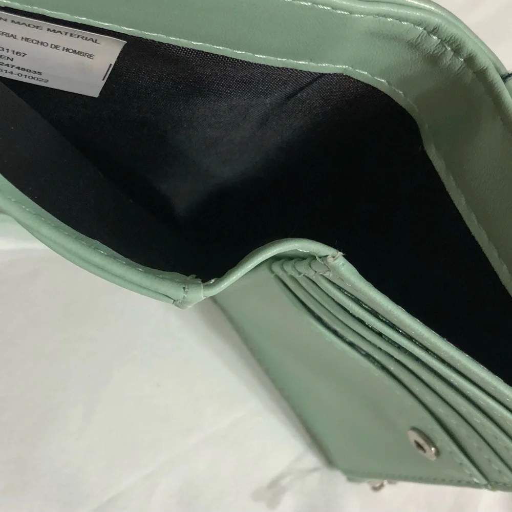 Snap Wallet zip pocket 8 slots 1 id slot 3 bill pockets mint green. 6”L X 4” W